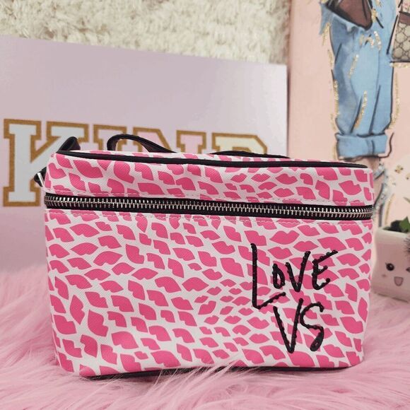 ❤️ Victoria's Secret Train Case – Lips Print Vintage Glamour! ❤️ - Picture 1 of 5